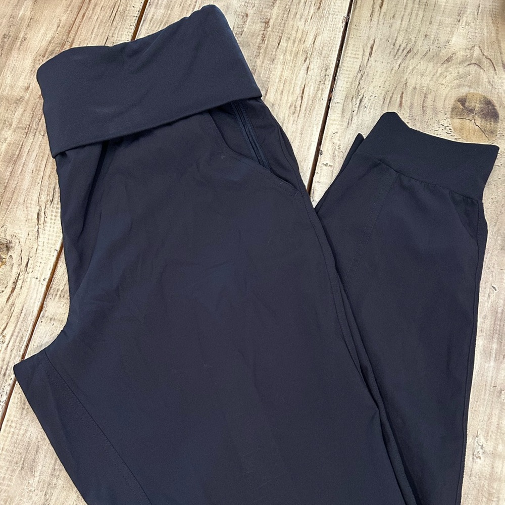 ZYIA - Set of 4! (3 leggings, 1 jogger - and a FREE pair of Fabletics joggers!) - Picture 5 of 9